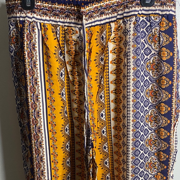 Vibrant Wide-Leg Patterned Pants - Picture 2 of 4